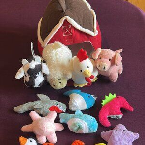 Happy Hill Plush Farm + Soft Plush Animal Finger Puppets Set (15 pieces)